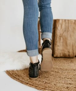 Apparel Very G Commodus Sandal In Black 8 Apparel Very G Commodus Sandal In Black