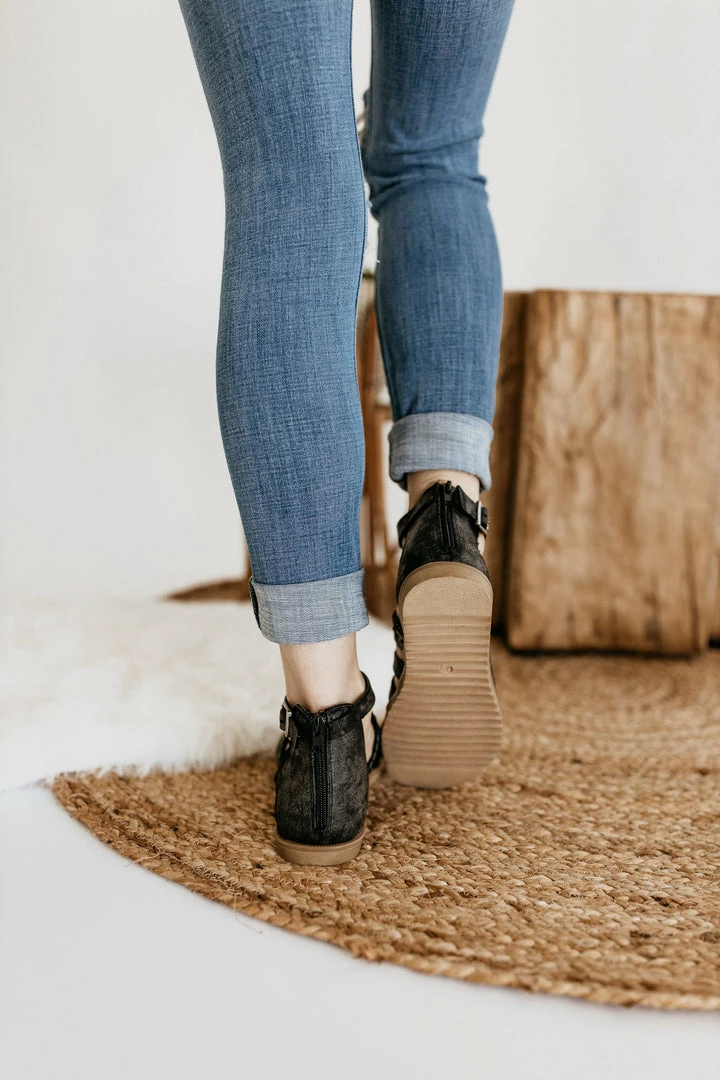 Apparel Very G Commodus Sandal In Black 4 Apparel Very G Commodus Sandal In Black