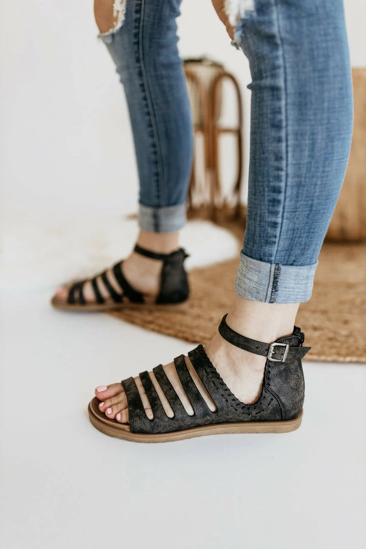 Apparel Very G Commodus Sandal In Black 5 Apparel Very G Commodus Sandal In Black