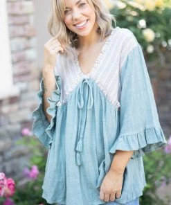 Boutique Simplified Totally Vintage V-Neck