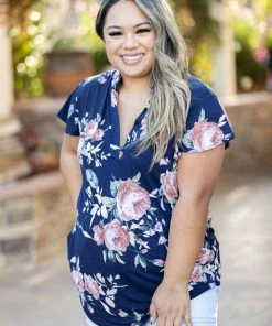 Boutique Simplified Apparel Blooms At Midnight Short Sleeve Gabby