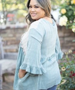 Boutique Simplified Totally Vintage V-Neck