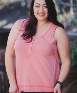 Boutique Simplified Cora-lina Sleeveless Top