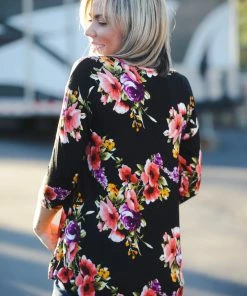 Boutique Simplified Vibrant Blooms 3/4 Sleeve 8 Boutique Simplified Vibrant Blooms 3/4 Sleeve