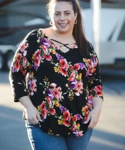 Boutique Simplified Vibrant Blooms 3/4 Sleeve 9 Boutique Simplified Vibrant Blooms 3/4 Sleeve