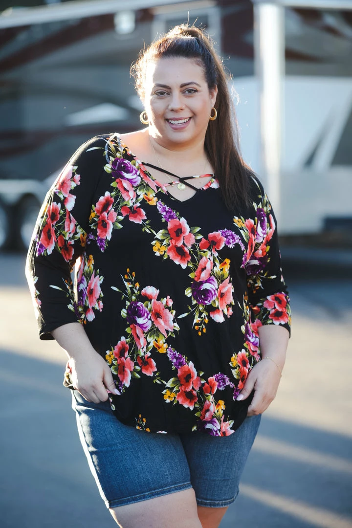 Boutique Simplified Vibrant Blooms 3/4 Sleeve 5 Boutique Simplified Vibrant Blooms 3/4 Sleeve