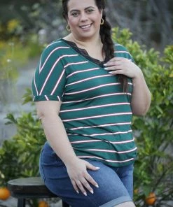 Boutique Simplified Sweet And Edgy Short Sleeve Top