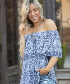 Boutique Simplified Doodled In Splendor Short Sleeve Top