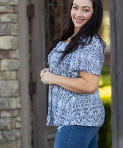 Boutique Simplified Doodled In Splendor Short Sleeve Top