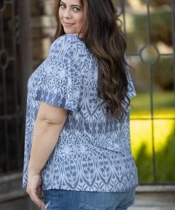 Boutique Simplified Doodled In Splendor Short Sleeve Top