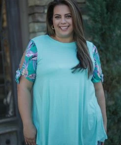 Boutique Simplified Birds Of Paradise Short Sleeve Top