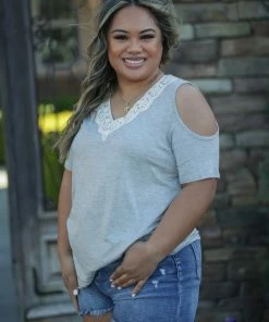 Boutique Simplified XL Exquisite Lacy Cold Shoulder