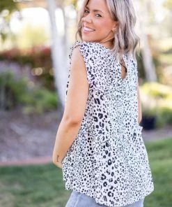 Boutique Simplified Meet You With A Smile Apparel 7 Boutique Simplified Meet You With A Smile Apparel