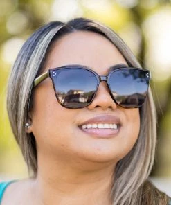 Boutique Simplified Apparel Hot & Chic Sunnies