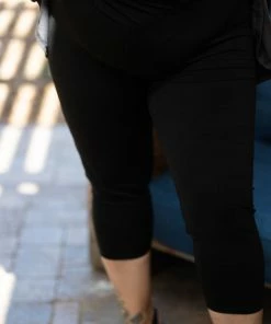 Boutique Simplified Apparel Perfect Curves Crop Leggings