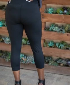 Boutique Simplified Apparel Perfect Curves Crop Leggings