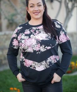 Boutique Simplified Timeless Floral Pullover