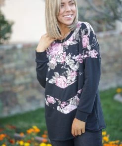 Boutique Simplified Timeless Floral Pullover