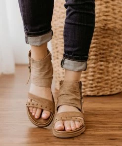 Very G Celeste Sandals In Tan