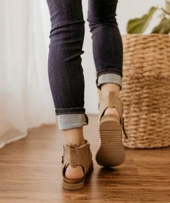 Very G Celeste Sandals In Tan