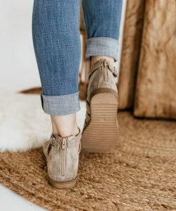 Very G Commodus Sandal In Cream Apparel 5 Very G Commodus Sandal In Cream Apparel