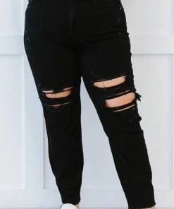 Trendsi Judy Blue Paige Distressed Boyfriend Jeans