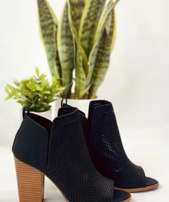 Apparel Qupid Georgia Booties In Black