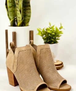 Qupid Georgia Booties In Taupe