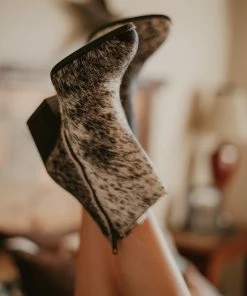 Alcala Richard Hide Booties In Black Apparel