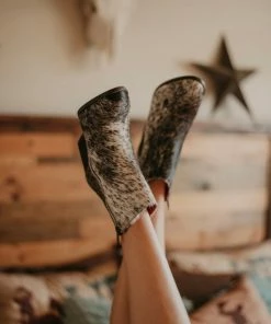 Alcala Richard Hide Booties In Black Apparel