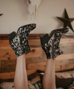 Alcala Richard Hide Booties In Black Apparel