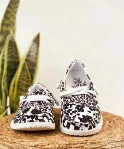 Apparel Gypsy Jazz Groovy Sneakers In Black