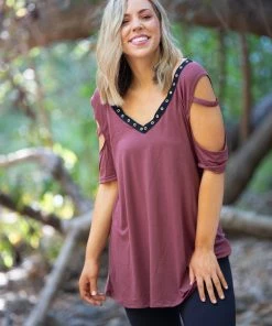 Boutique Simplified Striking Lattice Top In Marsala