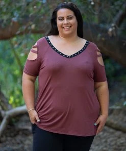 Boutique Simplified Striking Lattice Top In Marsala