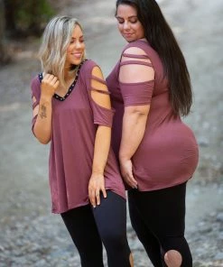 Boutique Simplified Striking Lattice Top In Marsala