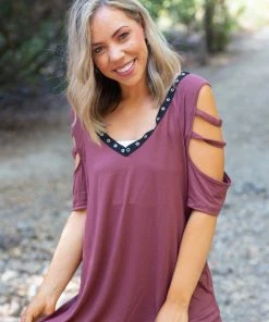 Boutique Simplified Striking Lattice Top In Marsala