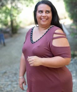 Boutique Simplified Striking Lattice Top In Marsala