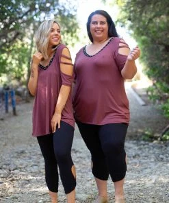 Boutique Simplified Striking Lattice Top In Marsala