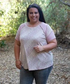 Boutique Simplified Caught In The Wild Short Sleeve Top 10 Boutique Simplified Caught In The Wild Short Sleeve Top