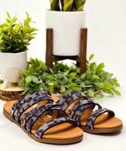 Very G Kalinda Sandal In Black Apparel