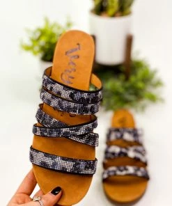 Very G Kalinda Sandal In Black Apparel