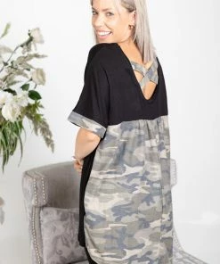 Boutique Simplified Never Look Back Short Sleeve Apparel