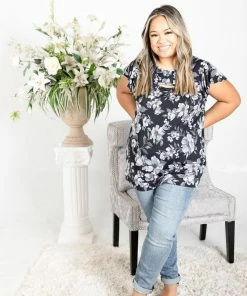 Boutique Simplified Fluttering Peekaboo Short Sleeve Apparel