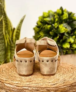 Very G Liberty Wedge In Cream Apparel