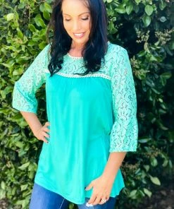 Boutique Simplified Pearls And Lace 3/4 Sleeve Top