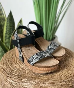 Apparel Matisse Point Break Wedge In Black