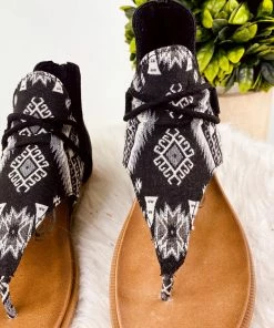 Very G Rock With Me Sandals In Black Apparel