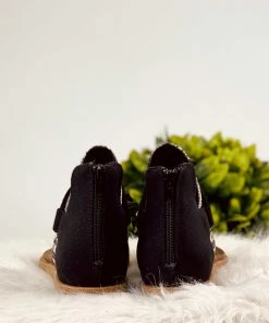 Very G Rock With Me Sandals In Black Apparel