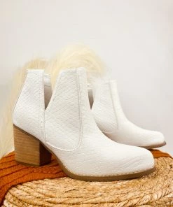 Apparel Not Rated Tarim In White