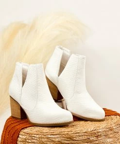 Apparel Not Rated Tarim In White